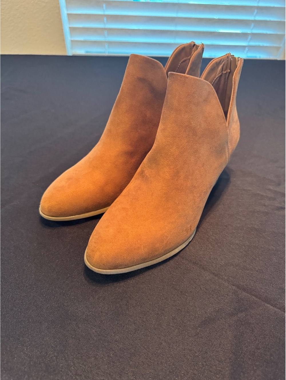 SO Women's Whiskey Brown Suede Ankle Booties Size 9.5